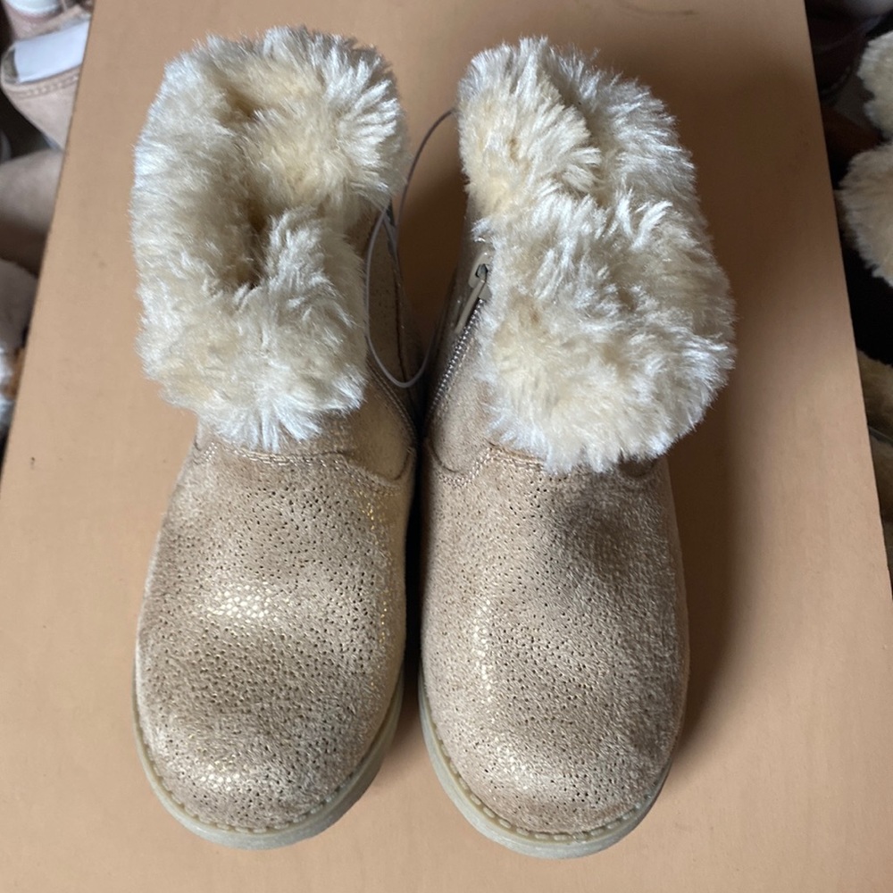 Kids cat & jack fluffy warm and cozy cuddly winter boots tan multiple sizes
